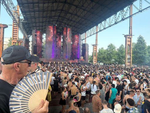 Il popolo del Kappa FuturFestival sfida il caldo: Parco Dora invaso dagli appassionati di musica elettronica