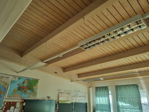 lavori illuminazione soffitto di una scuola lavori illuminazione soffitto di una scuola