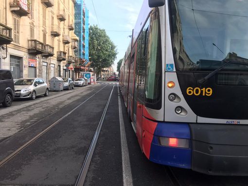 Sospetto ordigno alla fermata Dora: deviato il tram 4, intervento degli artificieri