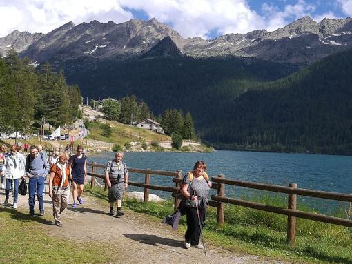 Va' Sentiero: il gruppo di giovani che attraversa le montagne fa tappa in Piemonte