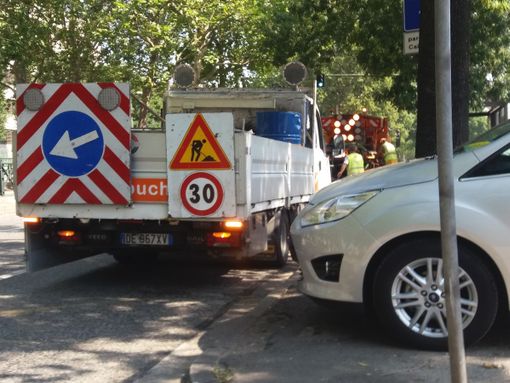 La macchina tappabuche all'opera sulle strade Mirafiori e Santa Rita