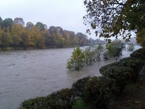 Ancora allerta rossa per Valli Orco, Lanzo, bassa Val Susa e Sangone, resta arancione per tutte le altre Ancora allerta rossa per Valli Orco, Lanzo, bassa Val Susa e Sangone, resta arancione per tutte le altre