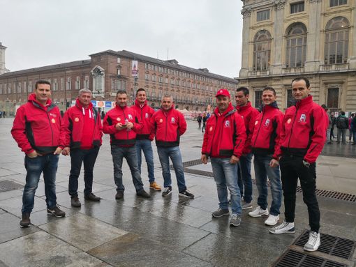 Si Tav: voci, pensieri e giacche rosse in piazza, mentre si forma l'onda arancione (FOTO e VIDEO)