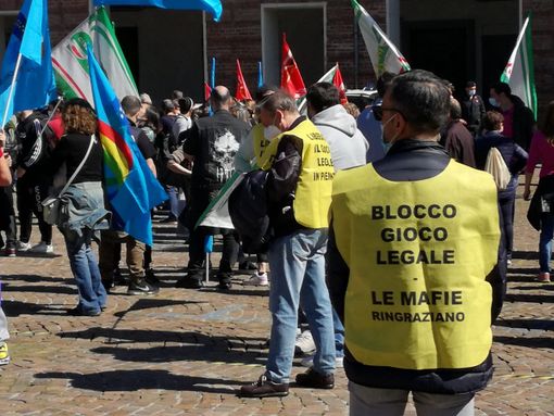 Manifestazione gioco legale sotto la Prefettura Manifestazione gioco legale sotto la Prefettura