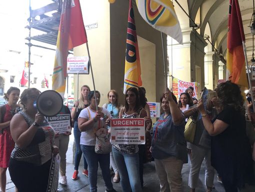 Caos scuola, esplode la protesta degli insegnanti precari: “Rischiamo di iniziare l’anno e non finirlo” [FOTO e VIDEO]