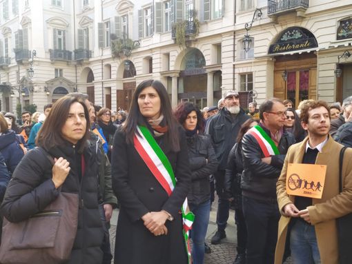 &quot;No all'allontanamento zero, serve un tavolo di confronto&quot;. In piazza anche Appendino
