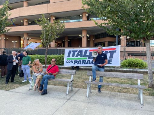 Green pass, protesta di Italexit davanti al tribunale [VIDEO]