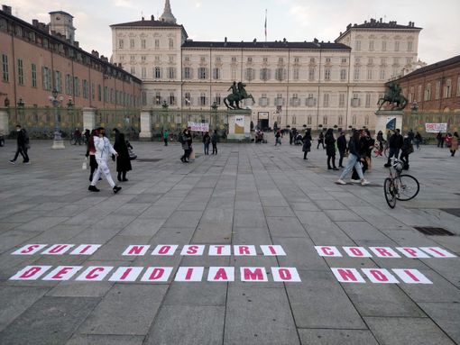 Protesta contro la Regione che limita l'accesso alla pillola abortiva