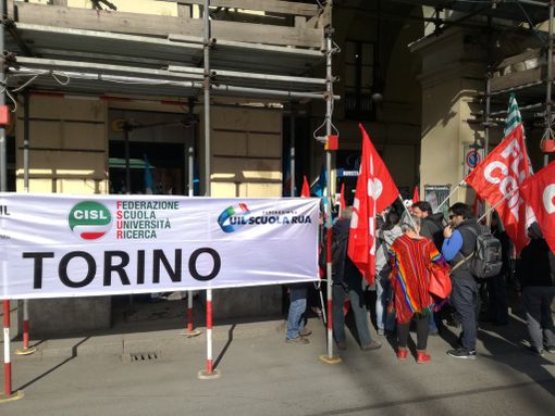I precari della scuola scendono in strada: a rischio 7000 classi alla campanella di settembre [FOTO e VIDEO]