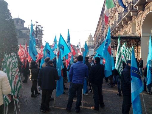 Presidio dei dipendenti Gtt davanti alla Prefettura di Torino: "Si rischia l'amministrazione controllata"