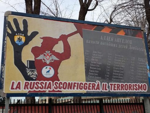 Guerra in Ucraina, comparsi a Torino alcuni manifesti pro Russia Guerra in Ucraina, comparsi a Torino alcuni manifesti pro Russia