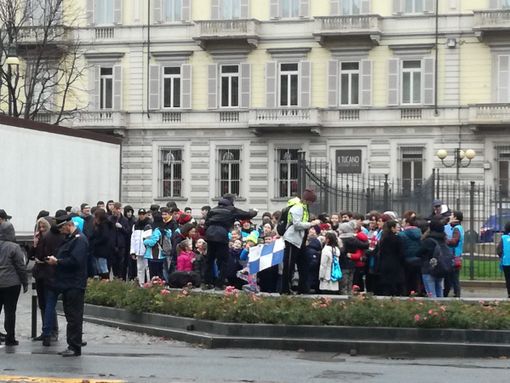 Marcia dei diritti, bimbi in piazza (sfidando la pioggia) per far sentire la loro voce