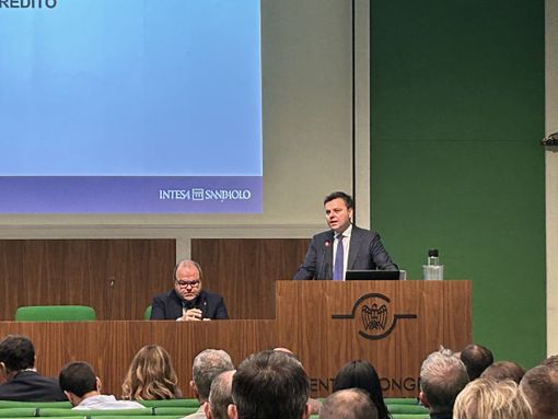 Dazi, export e innovazione: accordo Confindustria- Intesa Sanpaolo da 17 miliardi. “Ripresa entro fine anno” Dazi, export e innovazione: accordo Confindustria- Intesa Sanpaolo da 17 miliardi. “Ripresa entro fine anno”