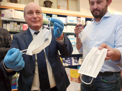 A Collegno e Grugliasco mascherine trasparenti per le persone sorde