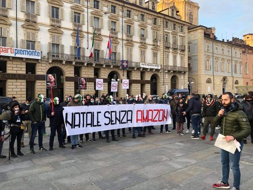 &quot;Riaprire tutte le attività, in sicurezza&quot;: l'appello risuona da piazza Castello