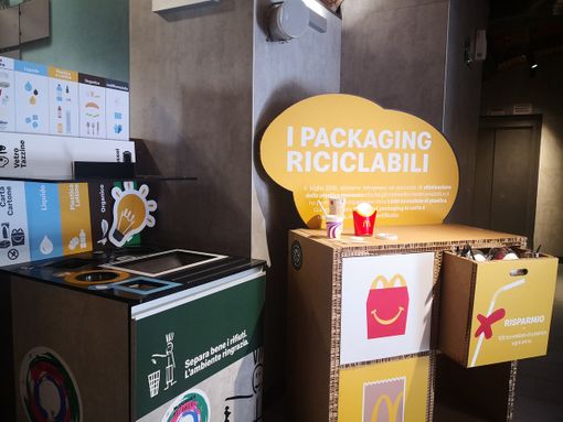Entro fine 2022 nei McDonald's del Torinese i contenitori di hamburger e patatine 100% in carta riciclabile