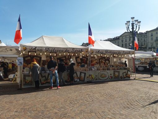 Fino a domenica in piazza Vittorio a Torino si parla (e si mangia) francese (FOTO) Fino a domenica in piazza Vittorio a Torino si parla (e si mangia) francese (FOTO)