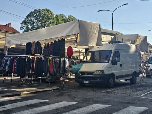 Buche, pochi banchi e scivoli assenti al mercato di piazza Borromini