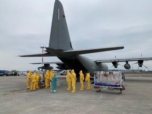 Coronavirus, dal ministero della Difesa nuovo materiale sanitario con destinazione Caselle [FOTO]