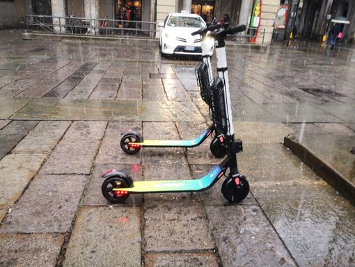 Monopattini elettrici, Rosso-Maccanti-Rotelli: “Risoluzione unitaria recepisce la nostra richiesta di sicurezza nelle strade” Monopattini elettrici, Rosso-Maccanti-Rotelli: “Risoluzione unitaria recepisce la nostra richiesta di sicurezza nelle strade”