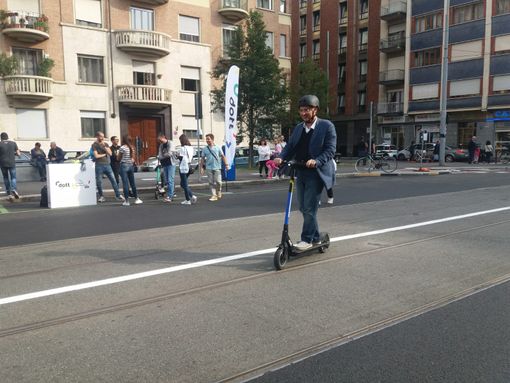A Torino arrivano monopattini elettrici e bici a pedalata assistita in sharing: si cercano operatori