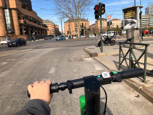 Il Coronavirus cambia le regole della mobilità condivisa: bici, auto e monopattini guardano alla ripartenza Il Coronavirus cambia le regole della mobilità condivisa: bici, auto e monopattini guardano alla ripartenza