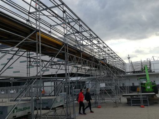 Eurovision, la “domenica del villaggio” mostra ancora passi avanti: completata la passerella [FOTO Eurovision, la “domenica del villaggio” mostra ancora passi avanti: completata la passerella [FOTO