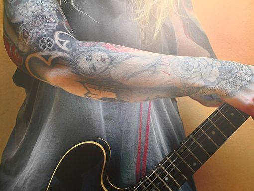 I carabinieri, grazie alle analisi di Arpa Piemonte, scoprono numerosi casi di tatuaggi con sostanze nocive per la salute I carabinieri, grazie alle analisi di Arpa Piemonte, scoprono numerosi casi di tatuaggi con sostanze nocive per la salute