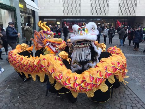 Domani è il Capodanno Cinese, tutto quello che c'è da sapere sui festeggiamenti per l'anno della tigre Domani è il Capodanno Cinese, tutto quello che c'è da sapere sui festeggiamenti per l'anno della tigre