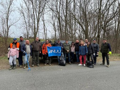 Puliamo la Vauda: raccolti tre cassoni di rifiuti che ora saranno smaltiti Puliamo la Vauda: raccolti tre cassoni di rifiuti che ora saranno smaltiti