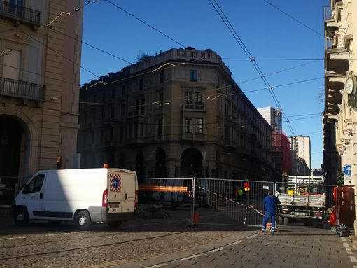 Fuga di gas in via Pietro Micca, entro venerdì torna il riscaldamento: bus ancora deviati Fuga di gas in via Pietro Micca, entro venerdì torna il riscaldamento: bus ancora deviati