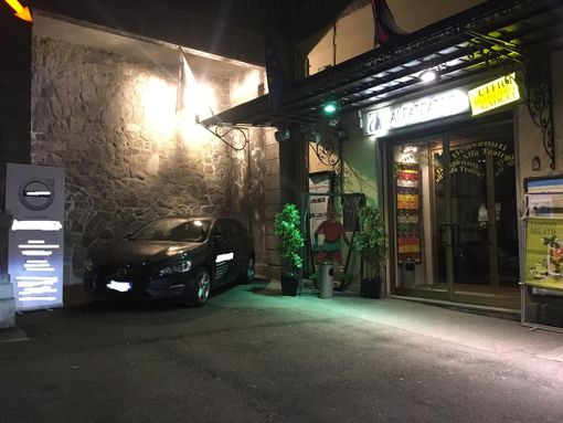 Nella notte 60 euro di multa per l'auto in sosta davanti all'Alfa Teatro, il direttore: &quot;Faremo ricorso&quot;