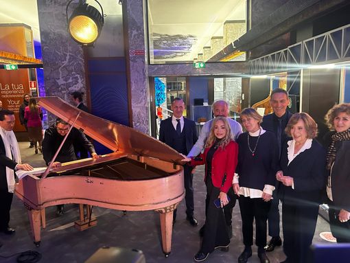 Al museo Rai di Torino il pianoforte di Fred Buscaglione e il vestito di Maria Giovanna Elmi Al museo Rai di Torino il pianoforte di Fred Buscaglione e il vestito di Maria Giovanna Elmi