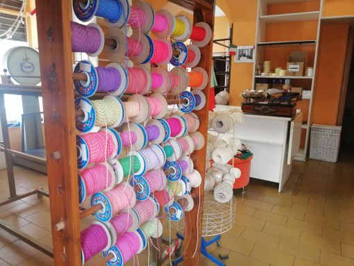 Dopo un secolo Torino dice addio al negozio di spaghi e corde di San Salvario (FOTO)