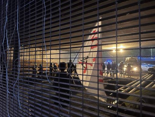 No Tav al cantiere di San Didero: la polizia allontana i manifestanti con i lacrimogeni No Tav al cantiere di San Didero: la polizia allontana i manifestanti con i lacrimogeni