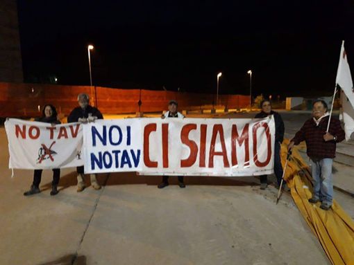 No Tav over 70 entrano nel cantiere di Chiomonte: "Non ci fermeranno mai" No Tav over 70 entrano nel cantiere di Chiomonte: "Non ci fermeranno mai"