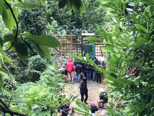 No Tav, sale la tensione: sbarramento con filo spinato e idrante, scontri  tra Polizia e manifestanti No Tav, sale la tensione: sbarramento con filo spinato e idrante, scontri  tra Polizia e manifestanti