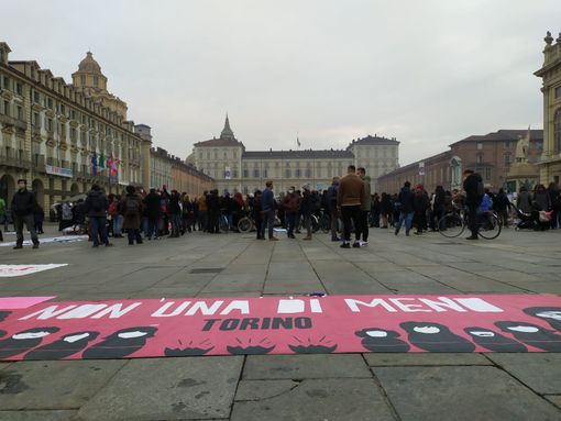 Non Una di Meno abbatte il muro e rilancia la propria mobilitazione per le donne: “Non faremo un passo indietro” [FOTO e VIDEO]