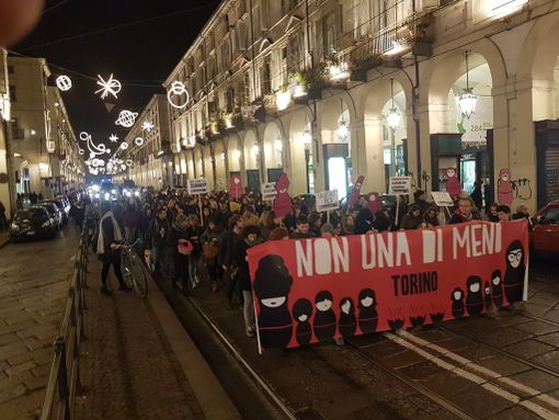 Manifestazione in centro a Torino contro la violenza sulle donne
