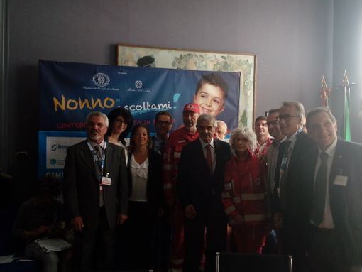 &quot;Nonno Ascoltami&quot;: a Torino e Cuneo controlli gratis dell'udito in piazza