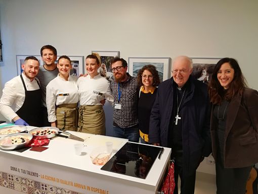 Una pizza alla Masterchef e tante canzoni per i bimbi del Regina Margherita (FOTO e VIDEO) Una pizza alla Masterchef e tante canzoni per i bimbi del Regina Margherita (FOTO e VIDEO)