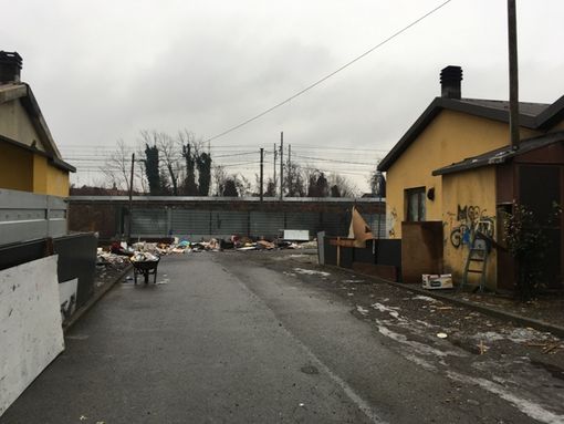 &quot;Definiamo linee guida per superare i campi rom e i roghi di rifiuti tossici&quot;, l'appello di oltre tremila torinesi