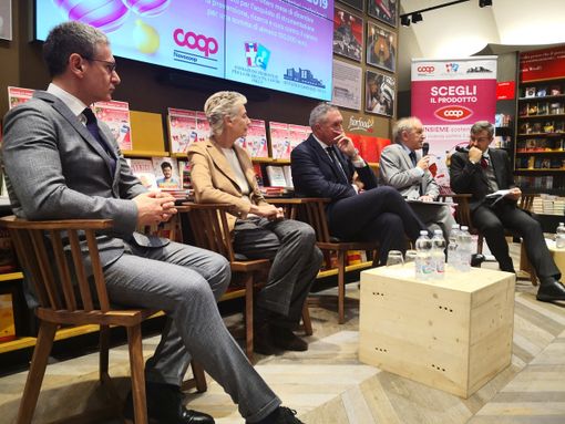 Nova Coop promuove la sicurezza di soci, clienti e dipendenti Nova Coop promuove la sicurezza di soci, clienti e dipendenti