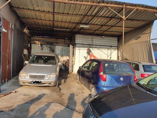 officina abusiva - foto di repertorio