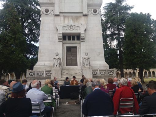 L'opera lirica dai cimiteri alle biblioteche: quando il bel canto diventa &quot;off&quot; e abbraccia la gente