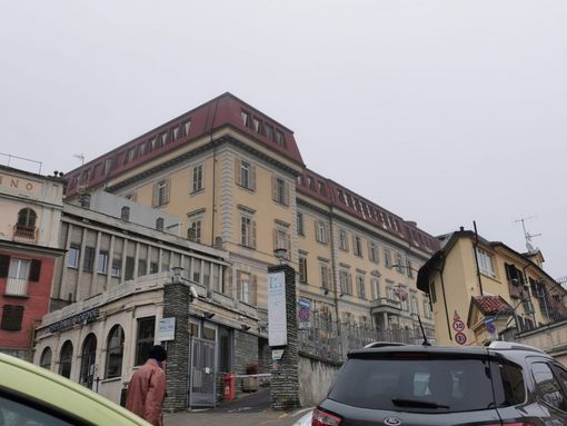 L'ospedale Santa Croce di Moncalieri 'teatro' dello show di un uomo L'ospedale Santa Croce di Moncalieri 'teatro' dello show di un uomo