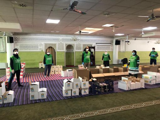 Coronavirus, pacchi alimentari dalla comunità islamica alle famiglie torinesi in difficoltà