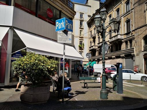 A Torino due panchine arcobaleno, il Pride scrive a Cirio: &quot;No a passi indietro nella lotta all'omo-transfobia&quot;