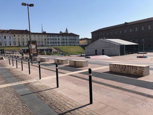 Addio graffiti e degrado in piazzale Valdo Fusi: ok alla riqualificazione. Arrivano telecamere antivandalo