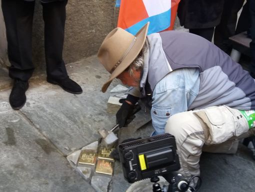 Pietre d'inciampo, le scuole torinesi si preparano ad accogliere Gunter Demnig nel 2021 Pietre d'inciampo, le scuole torinesi si preparano ad accogliere Gunter Demnig nel 2021